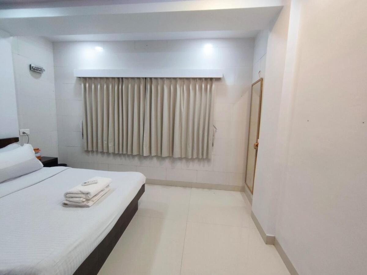 Amara 1bhk Bandra W By The Company Apartment